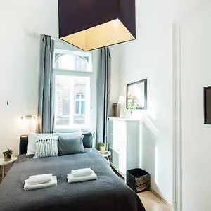  Appartamento Cosy And Central With 4 Bedrooms And A/c